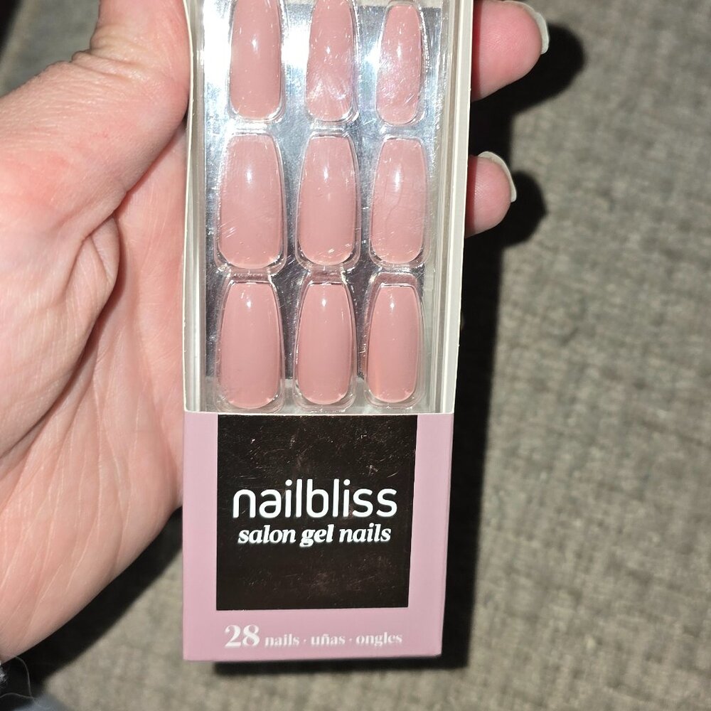 Nailbliss nudes press on nails set of 28